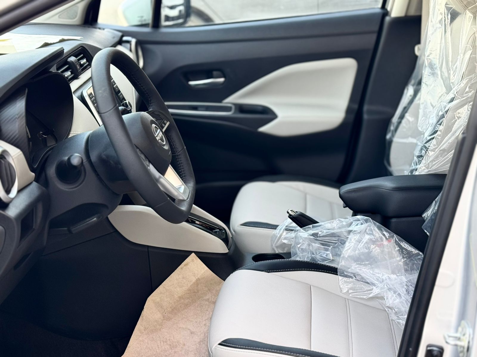 نيسان صني S - صور داخلية 7