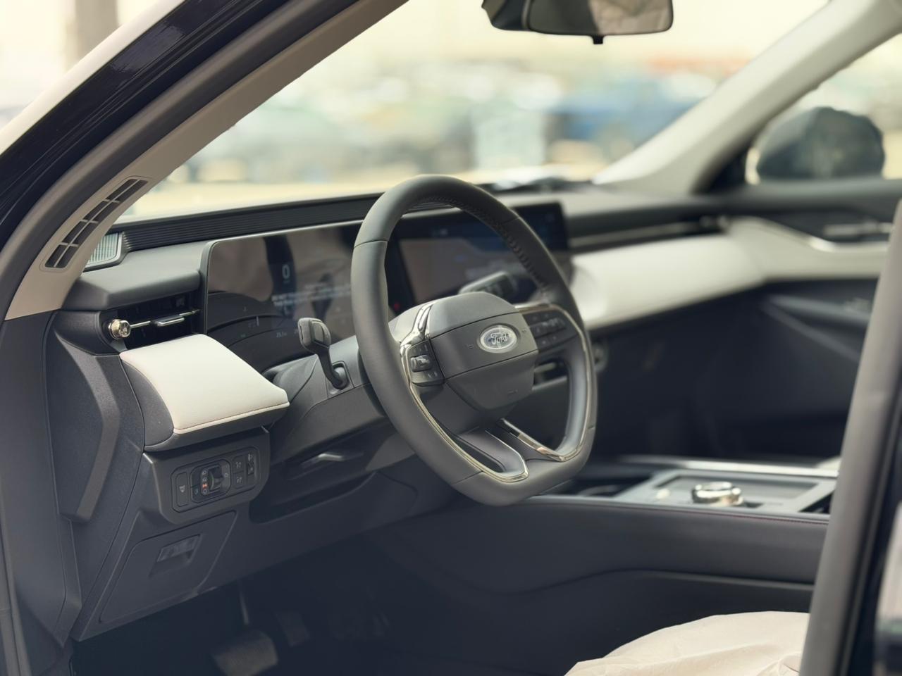 فورد تورس تريند - صور داخلية 5