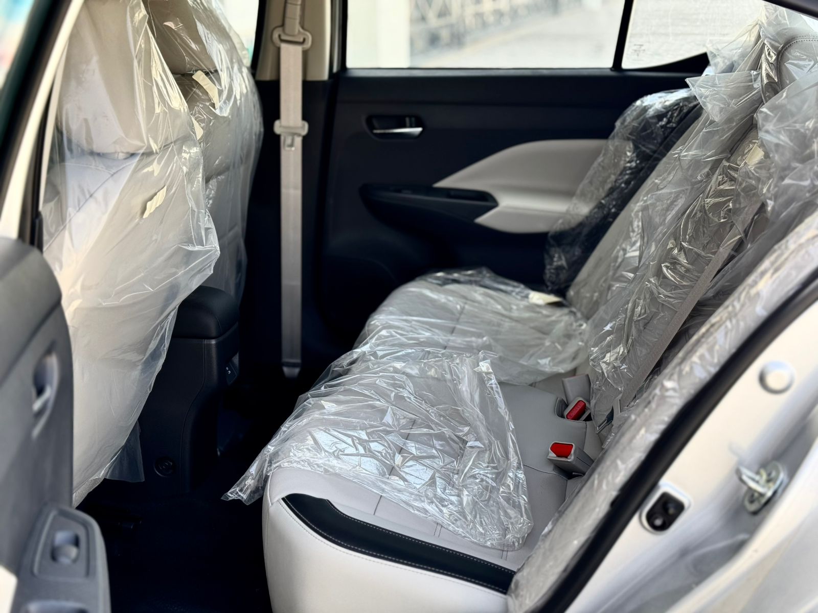 نيسان صني S - صور داخلية 6