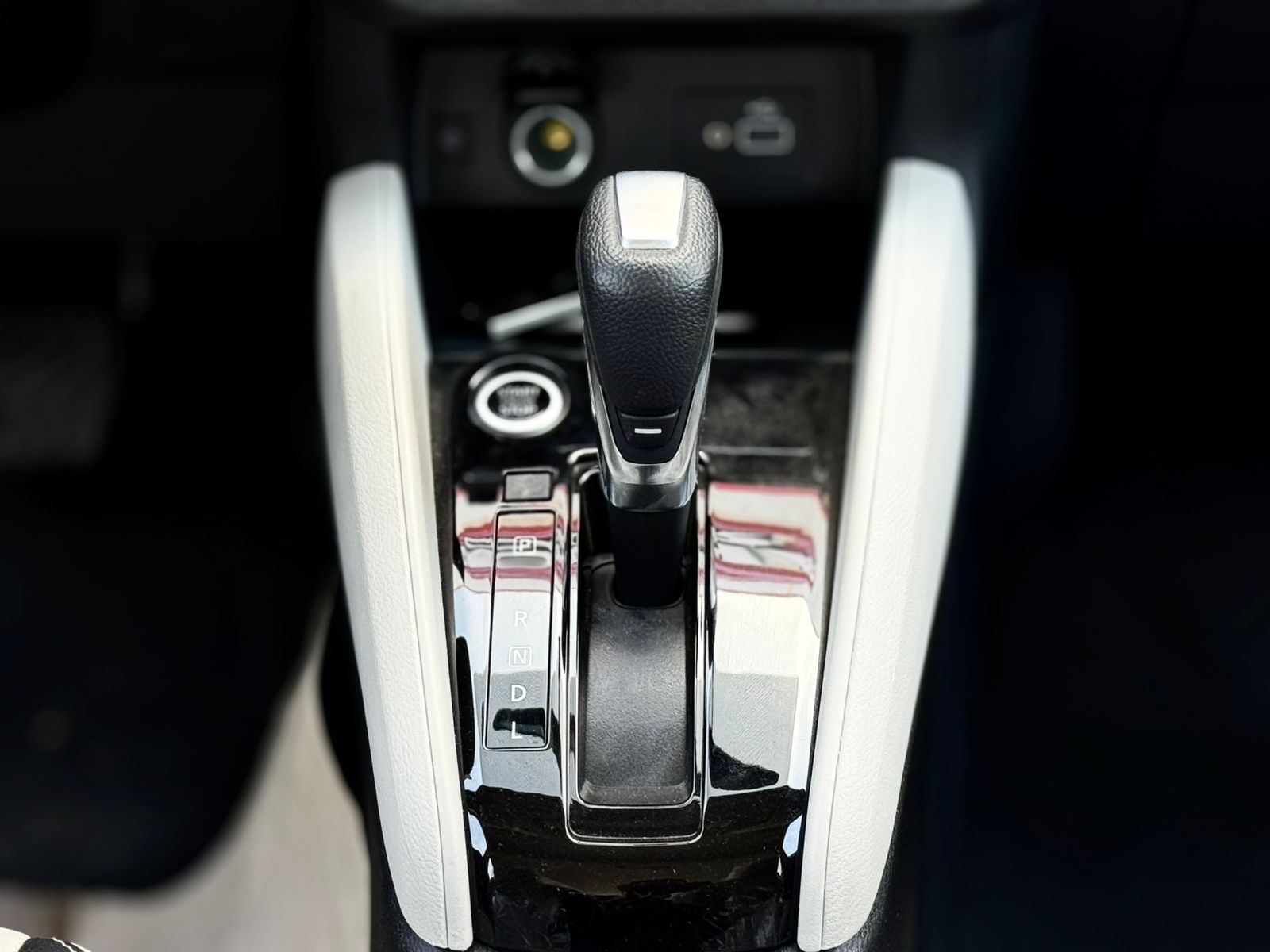 نيسان صني S - صور داخلية 12